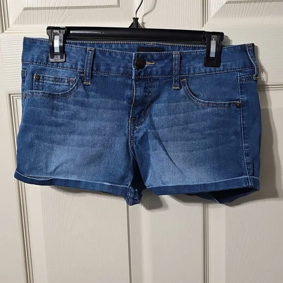 Bundle Of 3 Jean Shorts (2)Celebrity Pink (1)Arizona Women's 7 Good PreOwned - Picture 9 of 12